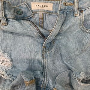 Pacsun lightwash mom short